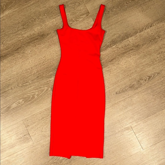 Elegant Red Sleeveless Dress - Picture 1 of 5